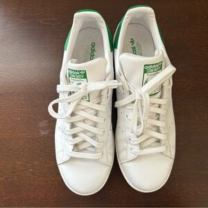 Adidas woman’s Stan Smith White Sneakers
